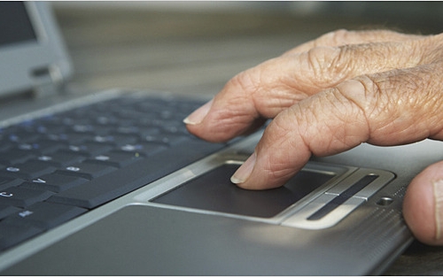 Programa de Estimulación Cognitiva, Funcional y Alfabetización Digital en el centro de Monforte