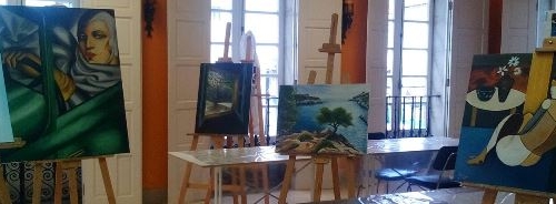 Exposición de pintura y calceta en el Centro de Mayores de Pontedeume