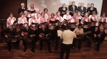 Actuación do Coro Solpor do Espazo +60 Ferrol na Asociación de Mulleres de Santa Mariña