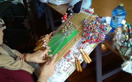 Visita del Espazo +60 Monforte al encuentro de palilleiras de Vimianzo