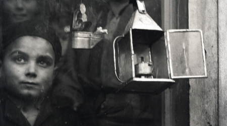 Candil coa porta aberta, Sada (A Coruña), 24 de decembro de 1925 (tarde). © The Hispanic Society of America