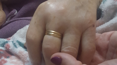 Derradeira primavera. Autora: Vanessa Fern&aacute;ndez Carballo. Angelina (90 a&ntilde;os) era mi abuela. Ten&iacute;amos el reto de aislarla del covid-19 porque nada nos doler&iacute;a m&aacute;s que no poder despedirnos de ella como le gustar&i