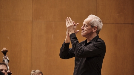 Paul Daniel. Real Filharmon&iacute;a de Galicia. 24 NOV 2021. Foto de Xaime Cortizo