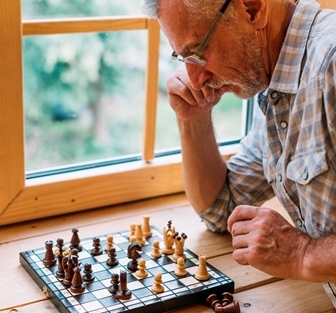 +60 online: Mejora tus tácticas y estrategias en el ajedrez
