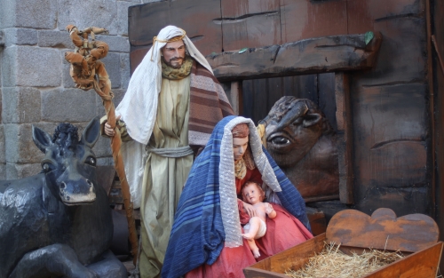 Socios del Espazo +60 y alumnos del CEIP Landro visitan el belén 