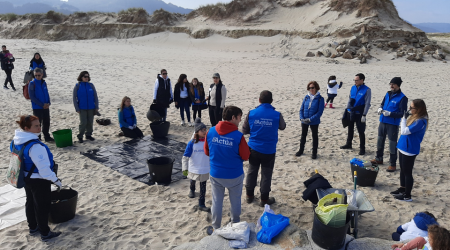 PLANCTON 2023. Limpeza na praia de Baldaio