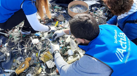 PLANCTON 2023. Limpeza na praia de Baldaio
