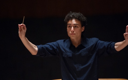 La Orquesta Sinfónica de Galicia dirigida por Ilyich Rivas, en Vigo