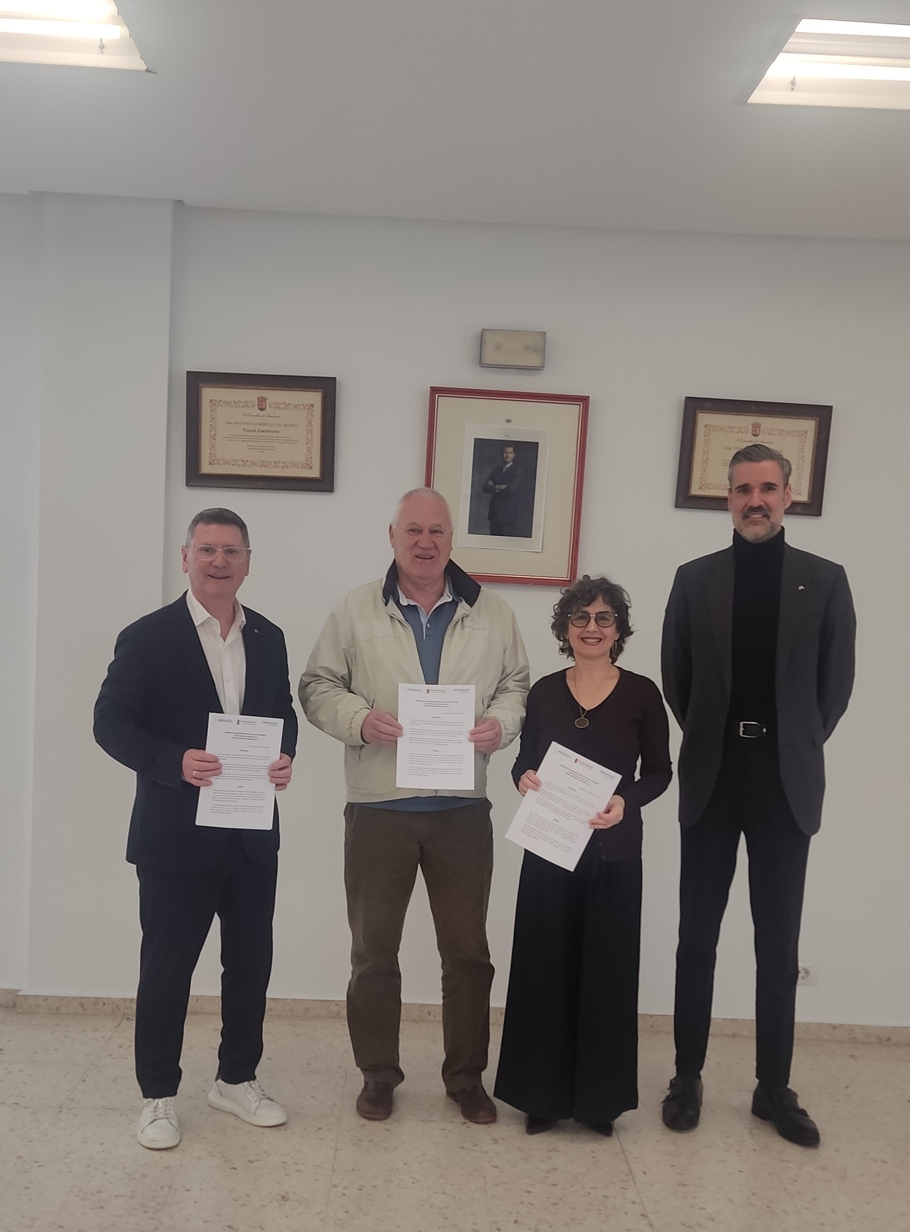 Afundación, ABANCA y el Concello de Becerreá firman un convenio para exponer «Destino. Unha peregrinación de Manuel Valcárcel»