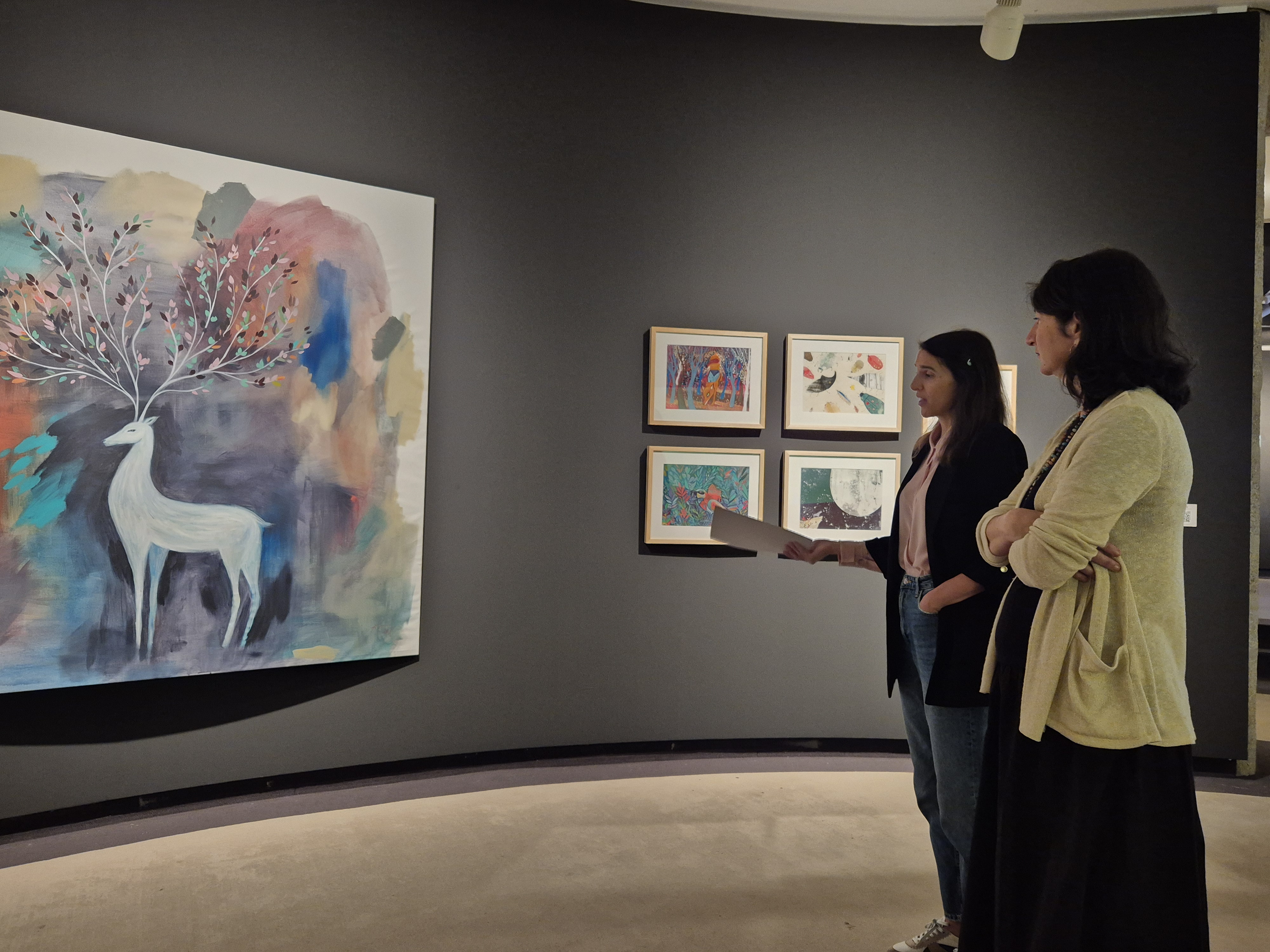 Unha explosión de cor e creatividade chega a Vigo con «Diversa. Mostra Internacional de Ilustración Contemporánea Afundación» Unha explosión de cor e creatividade chega a Vigo con «Diversa. Mostra Internacional de Ilustración Contemporánea Afundación»