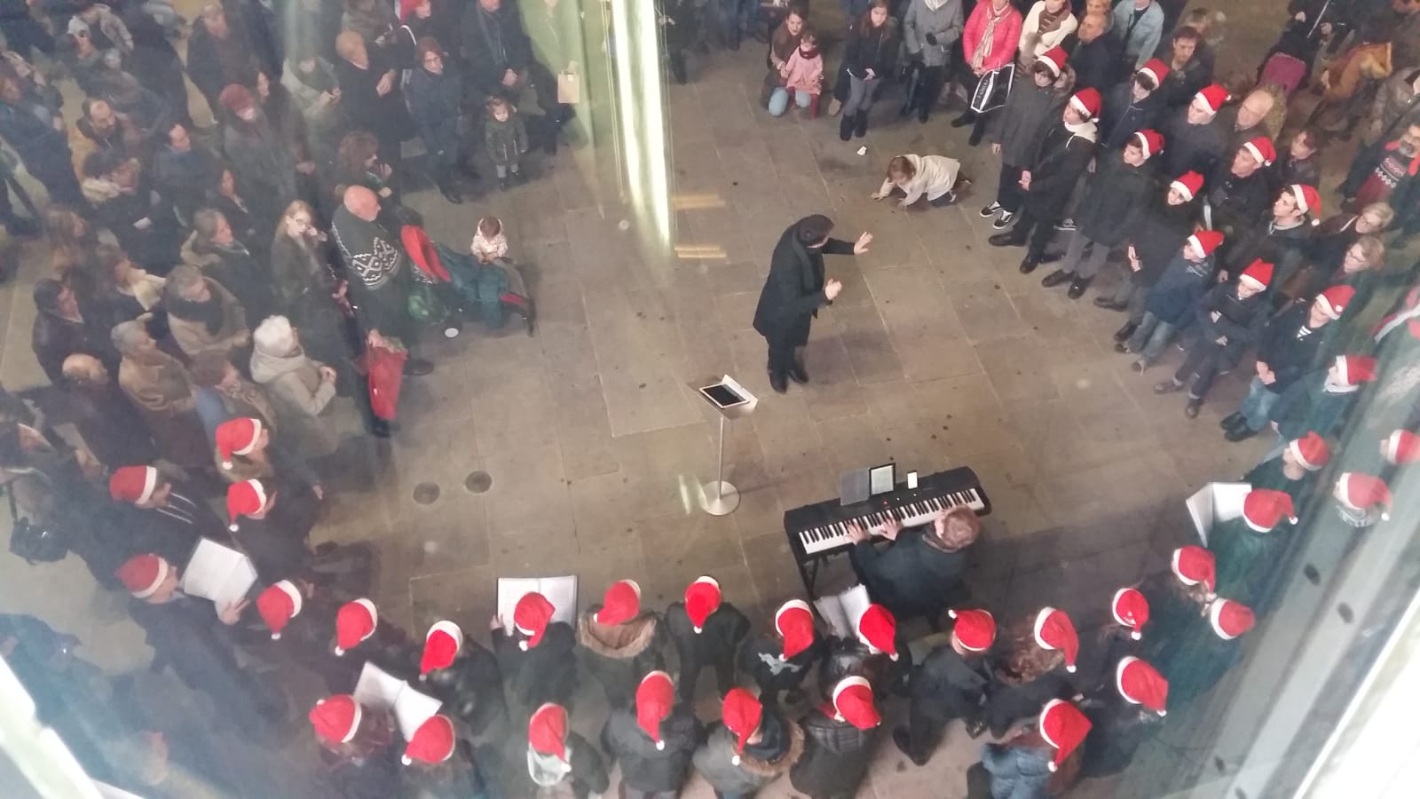 El Coro Cantabile triunfó este sábado dentro del programa de actividades paralelas de «Sonoro Empeño»