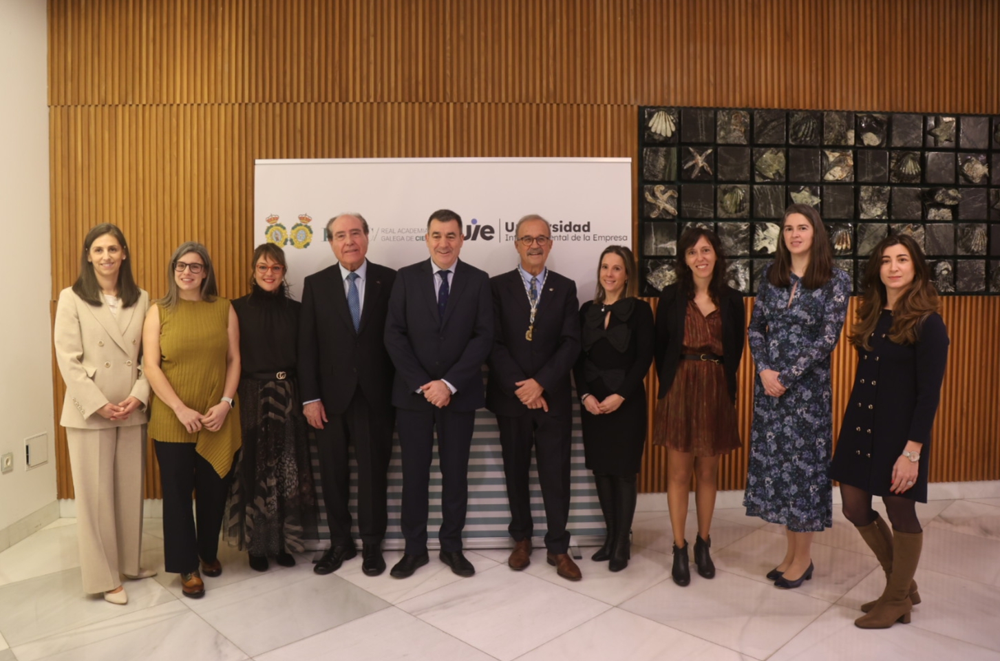 La RAGC y la UIE distinguen a siete investigadoras jóvenes que realizan su labor en nuestra comunidad La RAGC y la UIE distinguen a siete investigadoras jóvenes que realizan su labor en nuestra comunidad