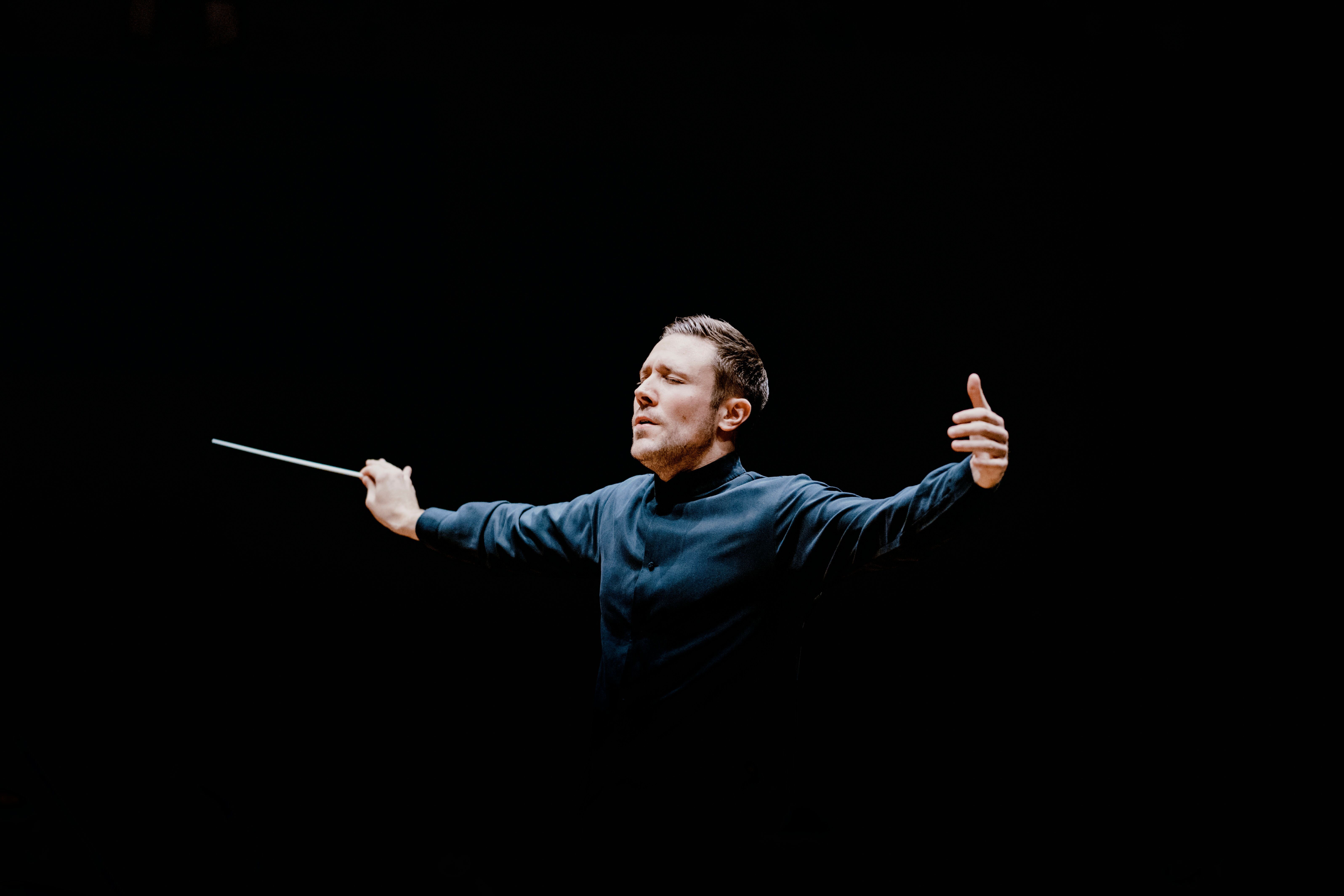 La OSG llega en próximo jueves al Teatro Afundación con Roberto González-Monjas como director y solista La OSG llega en próximo jueves al Teatro Afundación con Roberto González-Monjas como director y solista