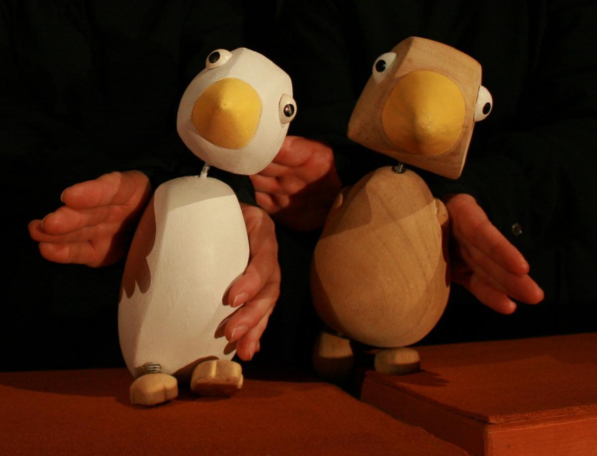 Vuelapluma, un espectáculo de monicreques sobre respecto e natureza, na programación de teatro para escolares 