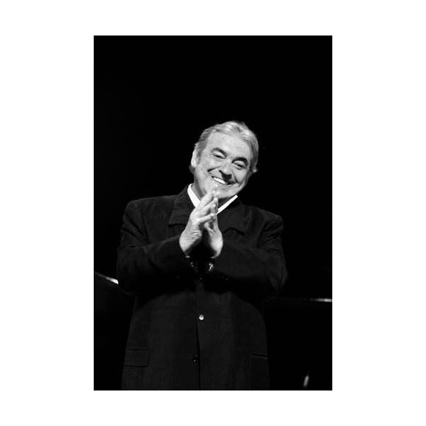 El cantautor argentino Alberto Cortez llega al Teatro Afundación de Vigo con su gira «El regreso»