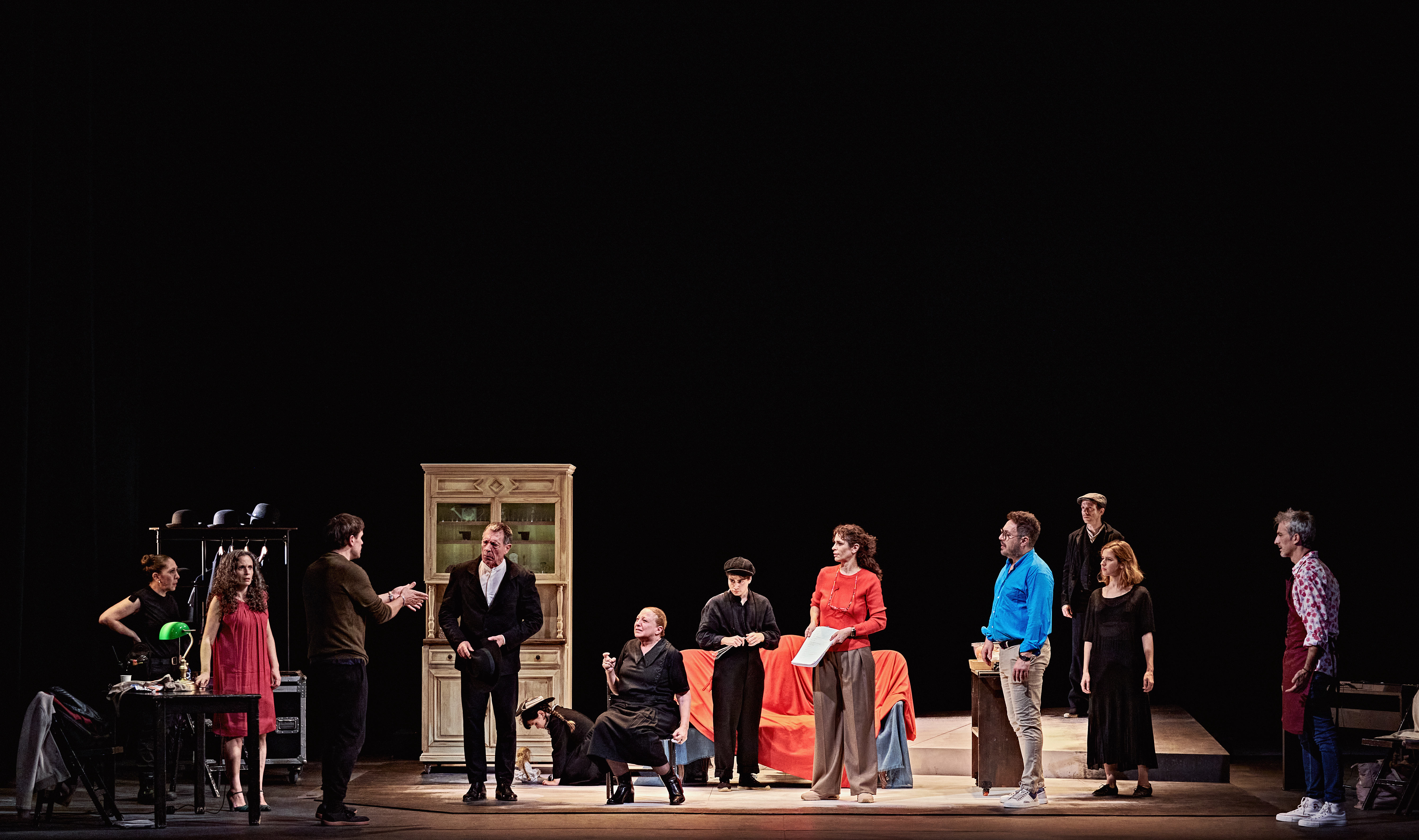 Los Seis personajes en busca de autor de Luigi Pirandello llegan mañana al Teatro Afundación Los Seis personajes en busca de autor de Luigi Pirandello llegan mañana al Teatro Afundación