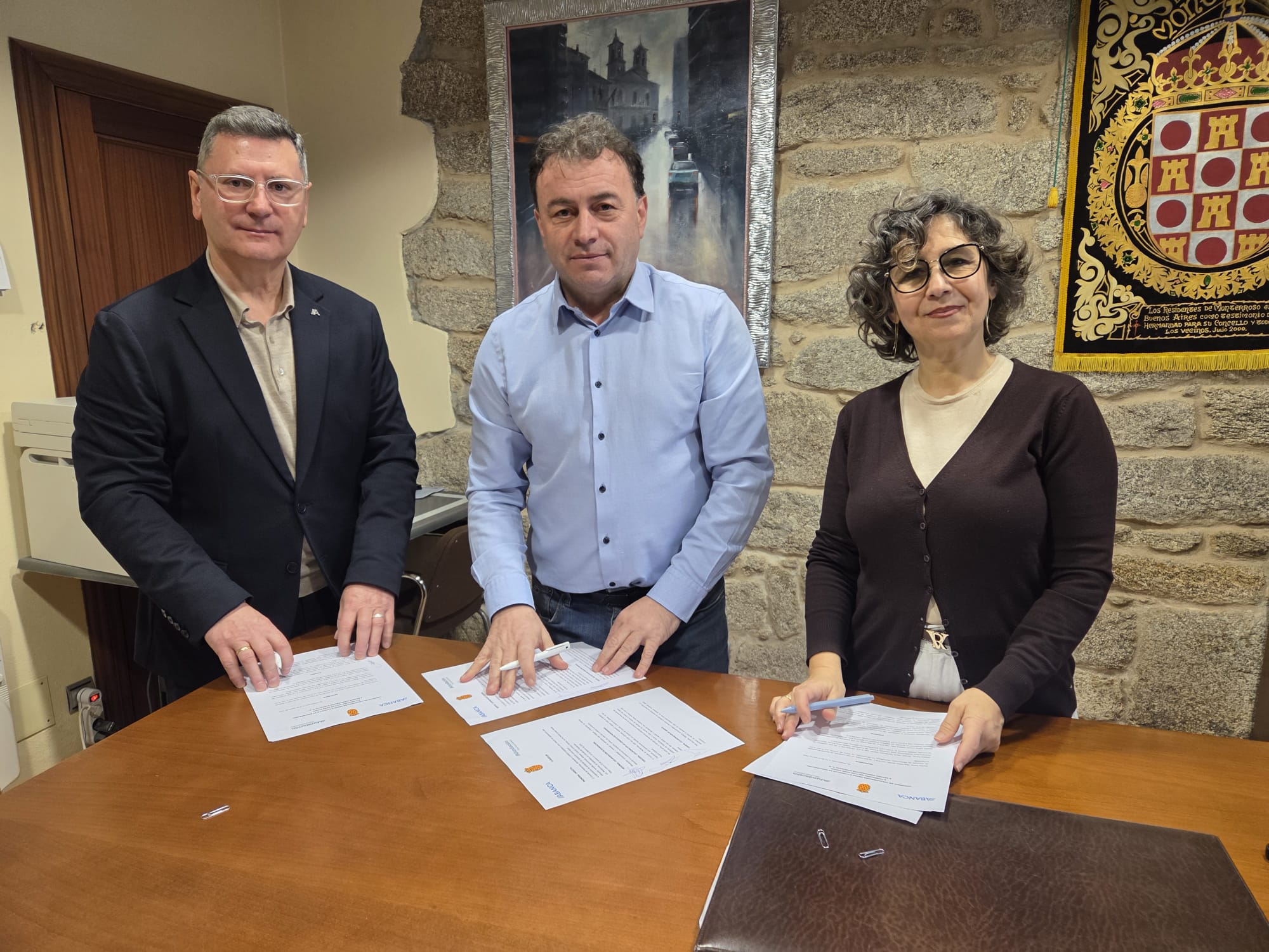Afundación, ABANCA y el Concello de Monterroso firman un convenio para exponer «Castelao grafista (facsímile)»